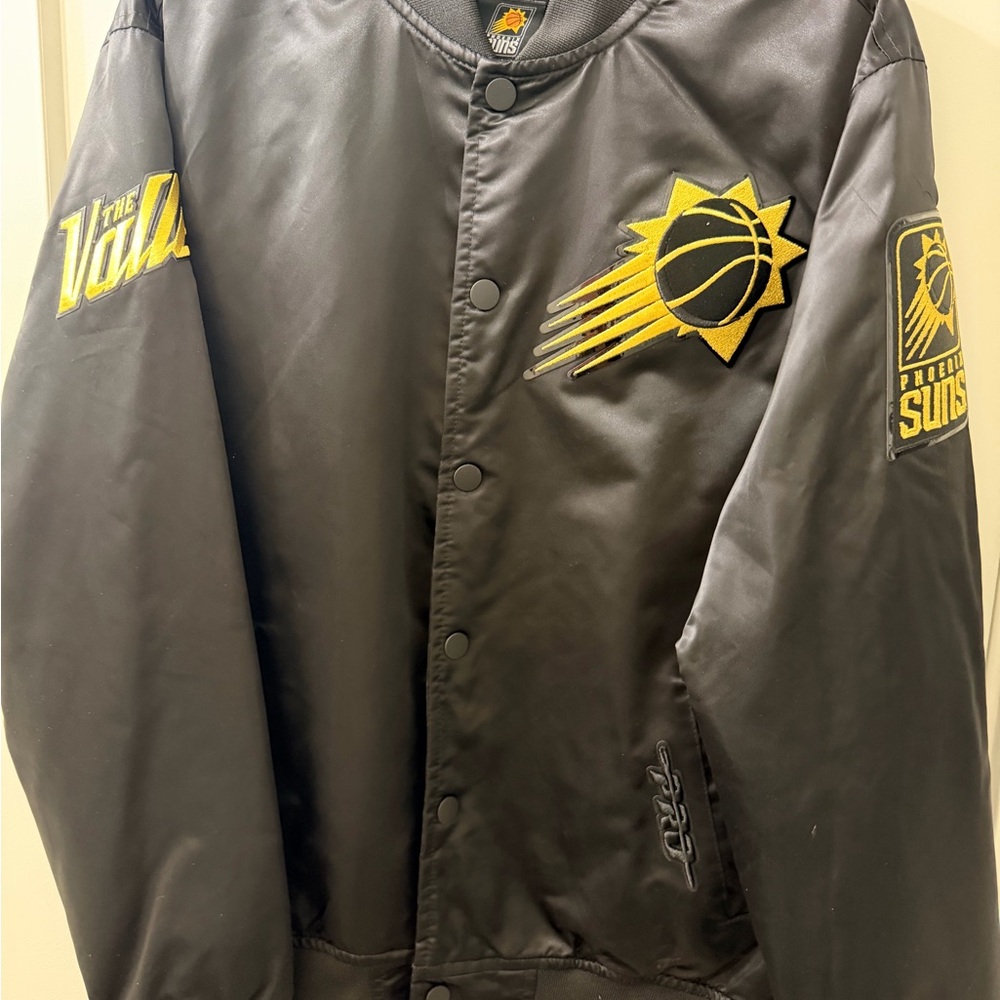 NWOT Pro Standard Black Satin Phoenix Suns Jacket with gold Logo